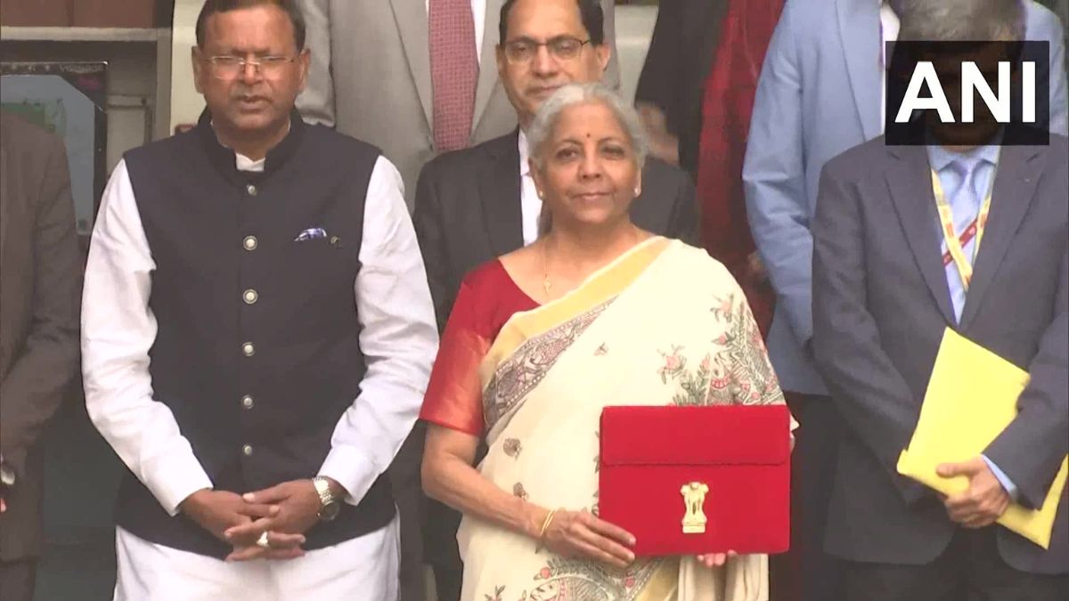 lifestyle budget 2025 nirmala sitharaman dons a saree with madhubani art as tribute to dulari devi