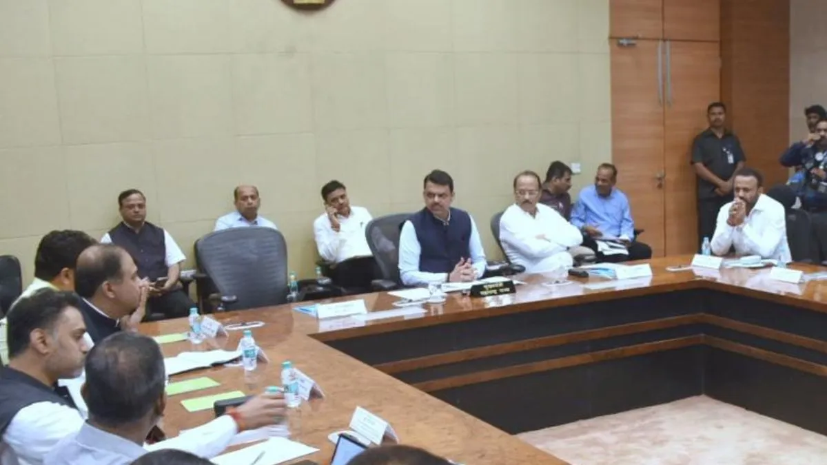 Eknath Shinde did not attend the meeting held on February 3, and the seat beside Devendra Fadnavis can be seen vacant. 