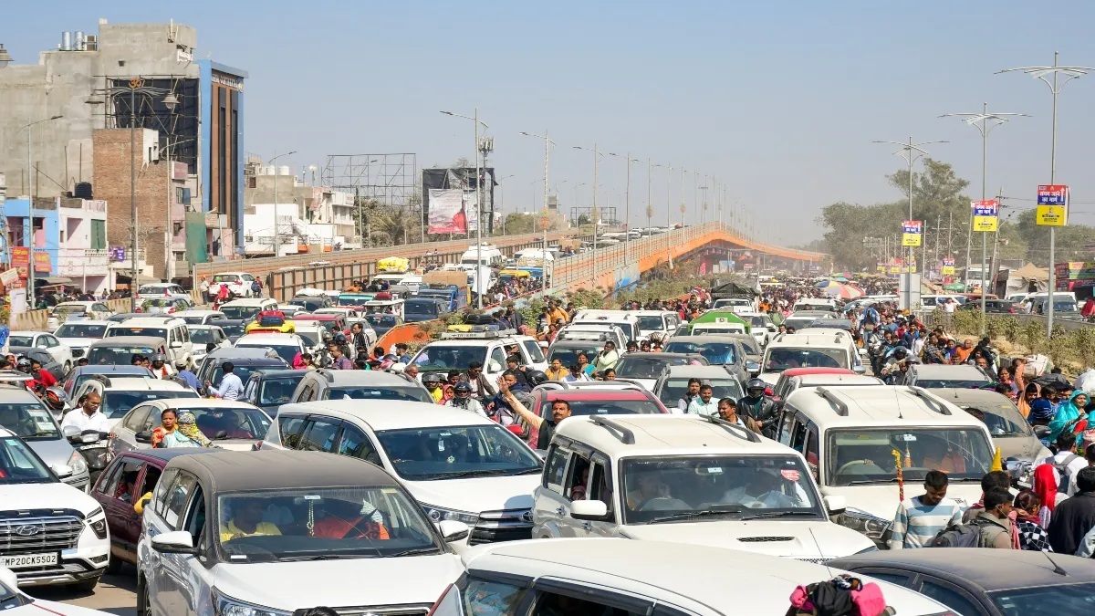 Mahakumbh: Massive traffic snarls on roads to Prayagraj ahead of Maghi Purnima, check advisory