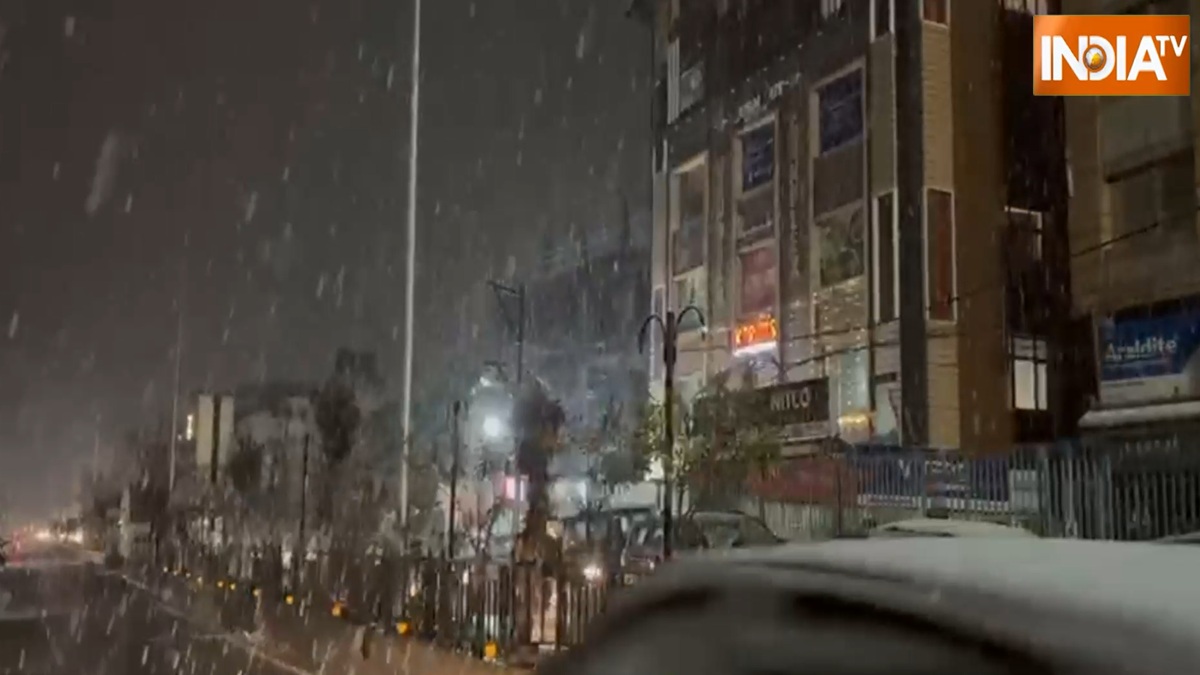 Fresh Snowfall Disrupts Life in Jammu and Kashmir, Himachal