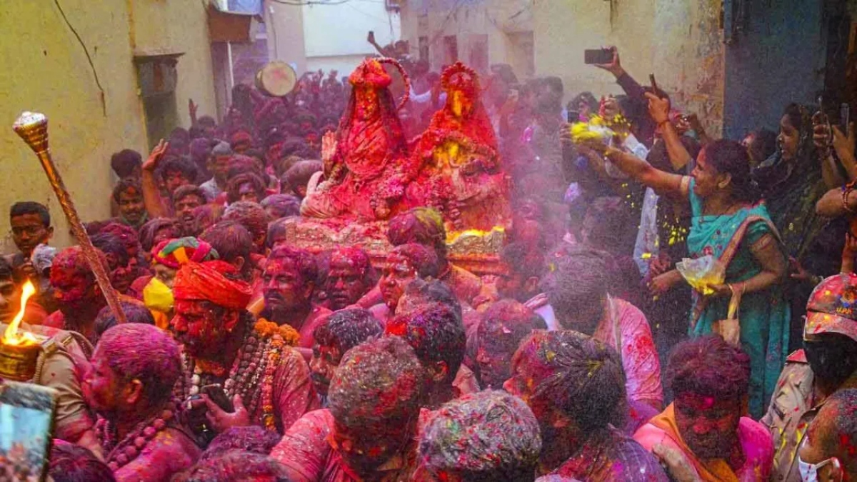 date of holi in year 2025