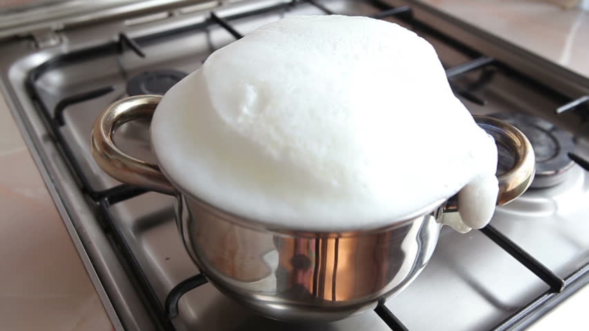 Kitchen Hacks: Do milk and tea spill out of the pan? Try these 5 tricks while boiling