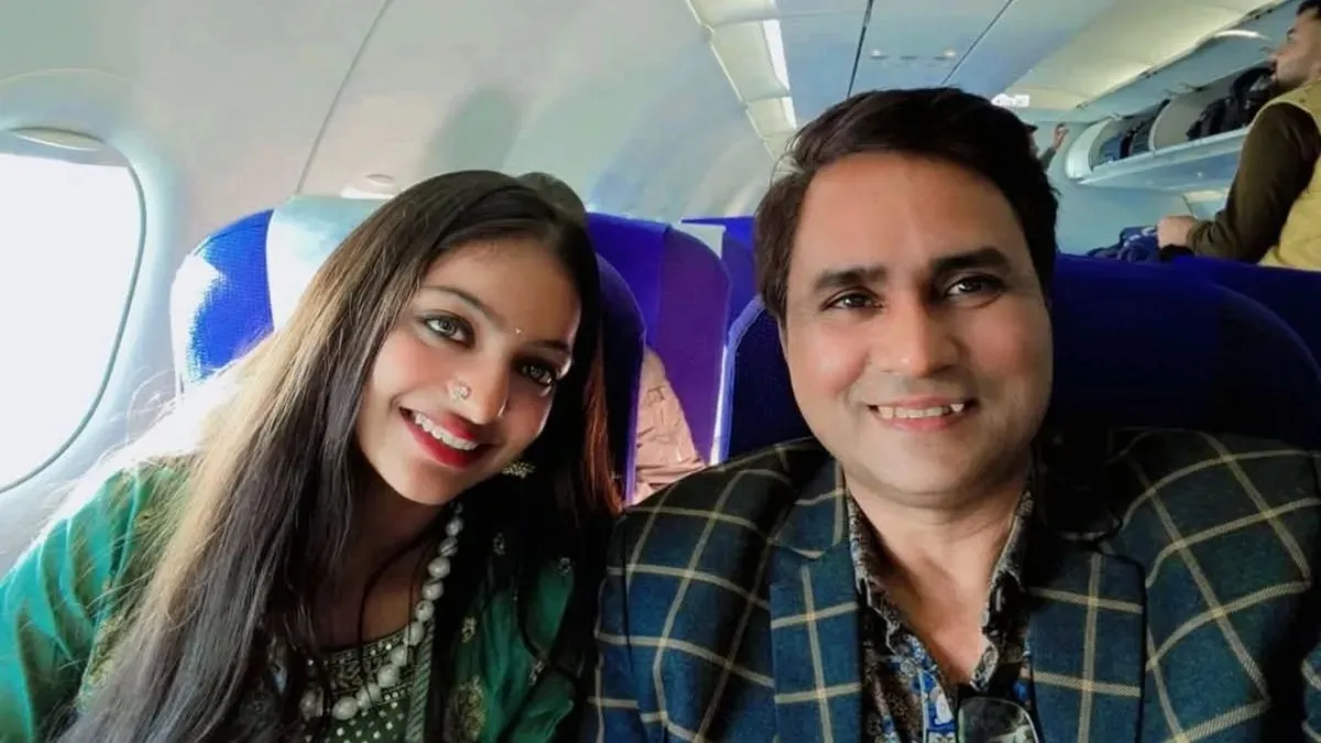 Mahakumbh viral girl Monalisa's film director has been arrested Mahakumbh viral girl Monalisa