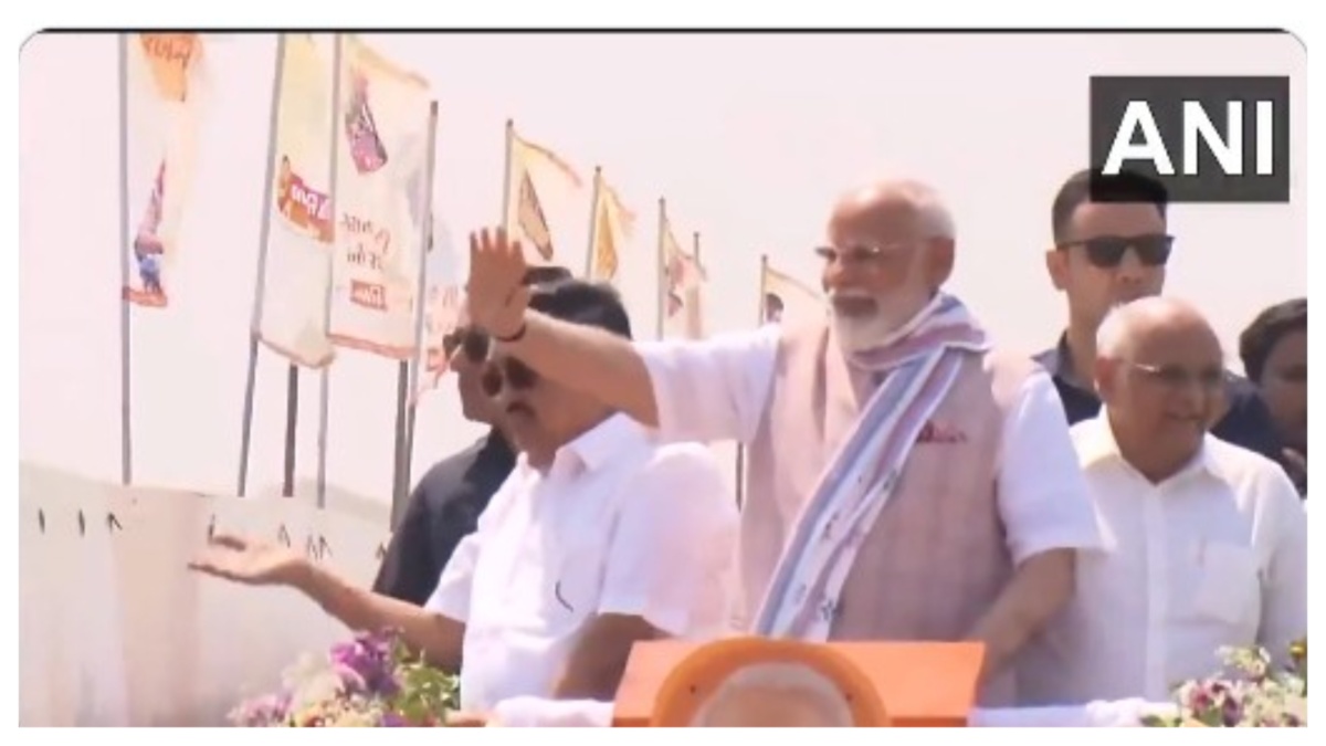 PM Modi holds roadshow ahead of Lakhpati Didi programme in Gujarat’s Navsari | Watch Video