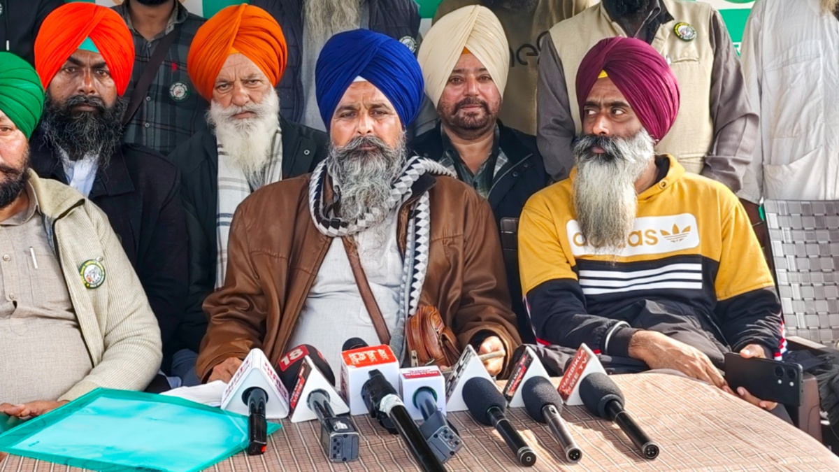 Sarwan Singh Pandher and Jagjit Singh Dallewal detained in Mohali, claims farmer leader