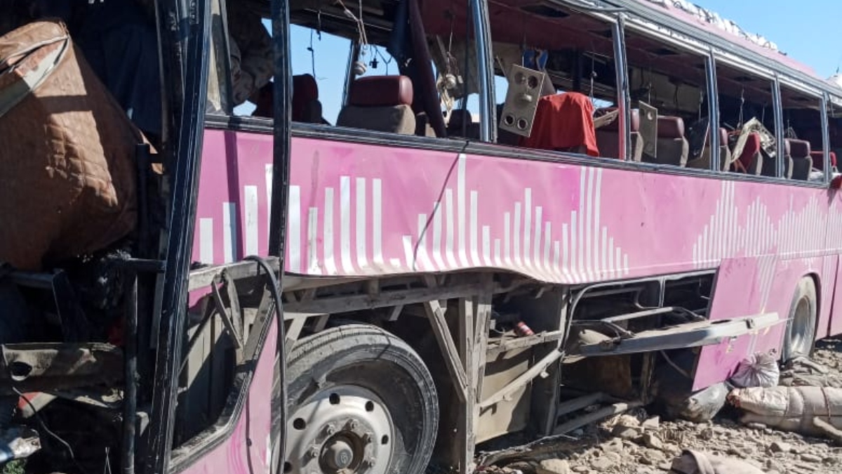 Pakistan: Bomb explodes near bus carrying security forces; kills 5, injures 10 in Naushki, Balochistan
