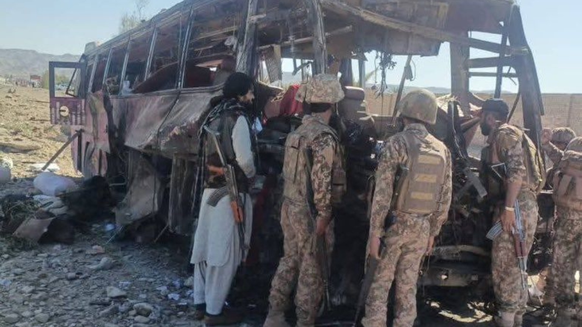 Pakistan: Bomb explodes near bus carrying security forces; kills 5, injures 10 in Naushki, Balochistan