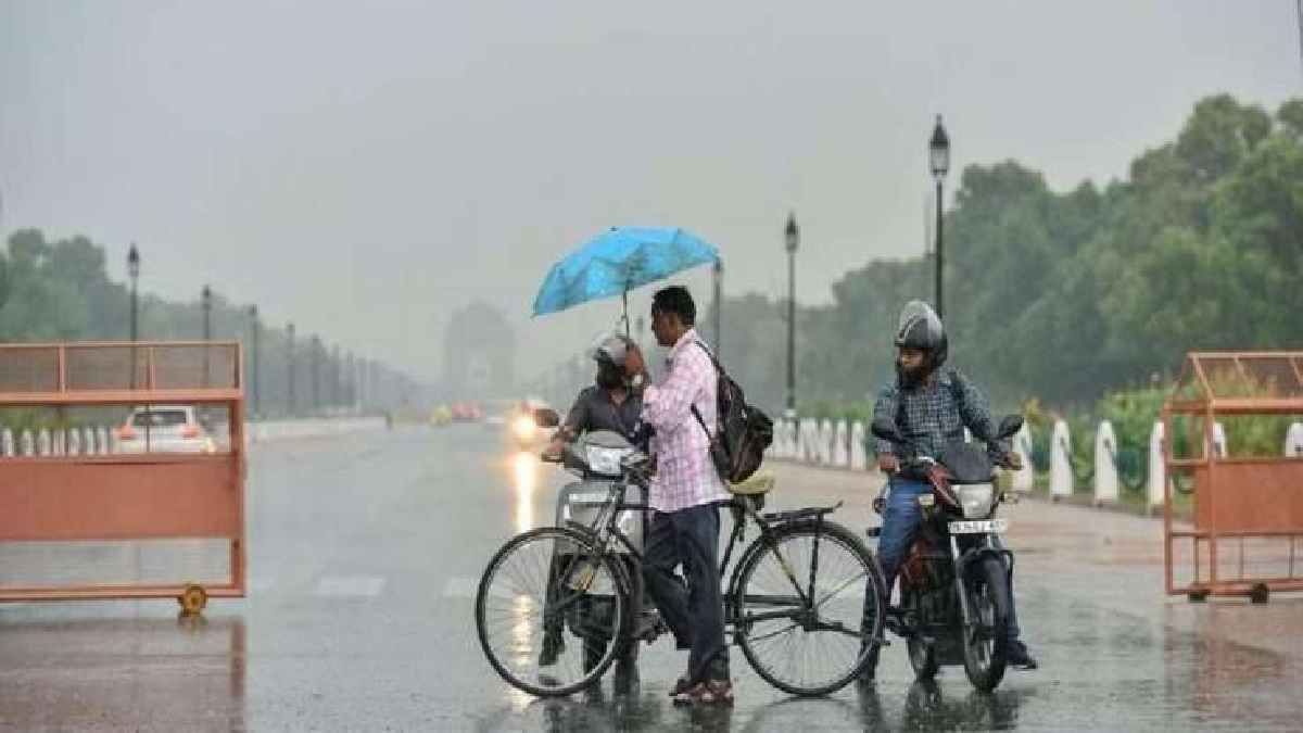 Delhi-NCR wakes up to light rainfall, clouds to clad national capital today