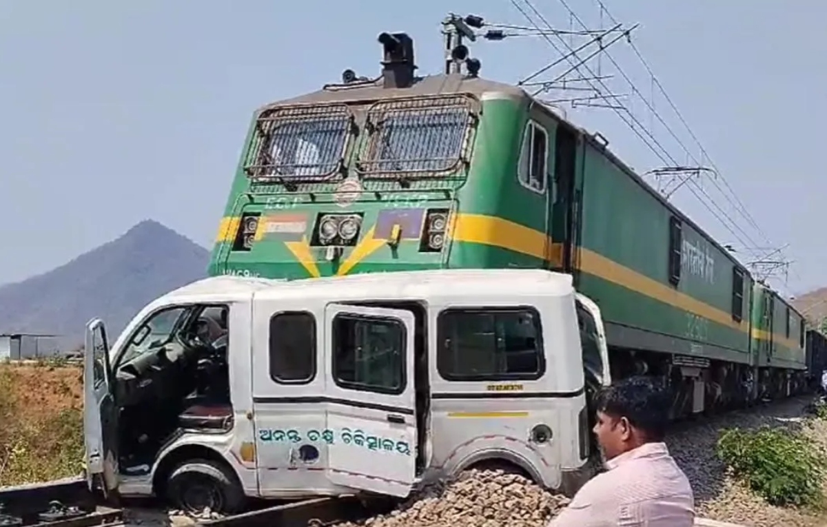 Goods train collides with ambulance, drags it for 100 metres in Odisha ...