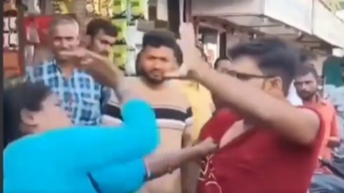 Woman slaps husband for not earning; internet angry