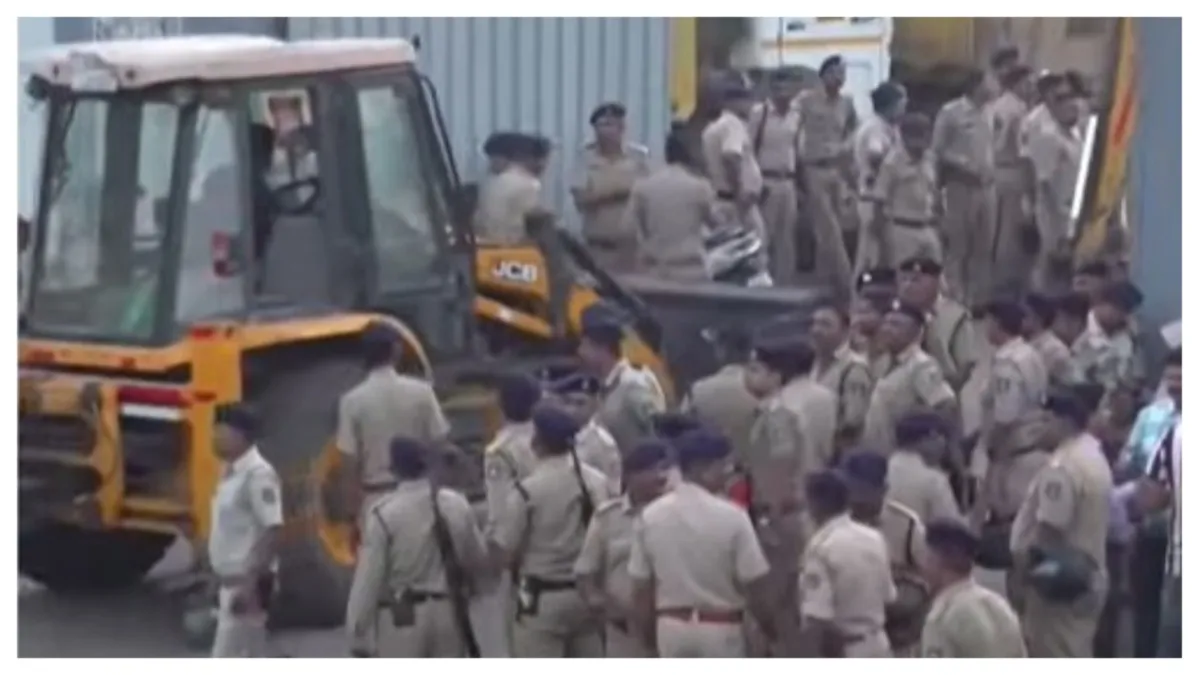 Amdavad Municipal Corporation (AMC) demolishes illegal settlements near Chandola lake.