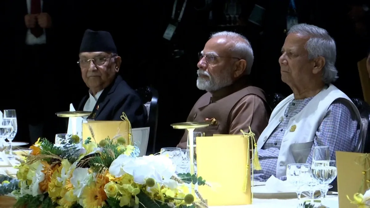 Nepal PM KP Sharma Oli (L), Indian Prime Minister Narendra Modi (M), Bangladesh Chief Advisor Muhammad Yunus (R)