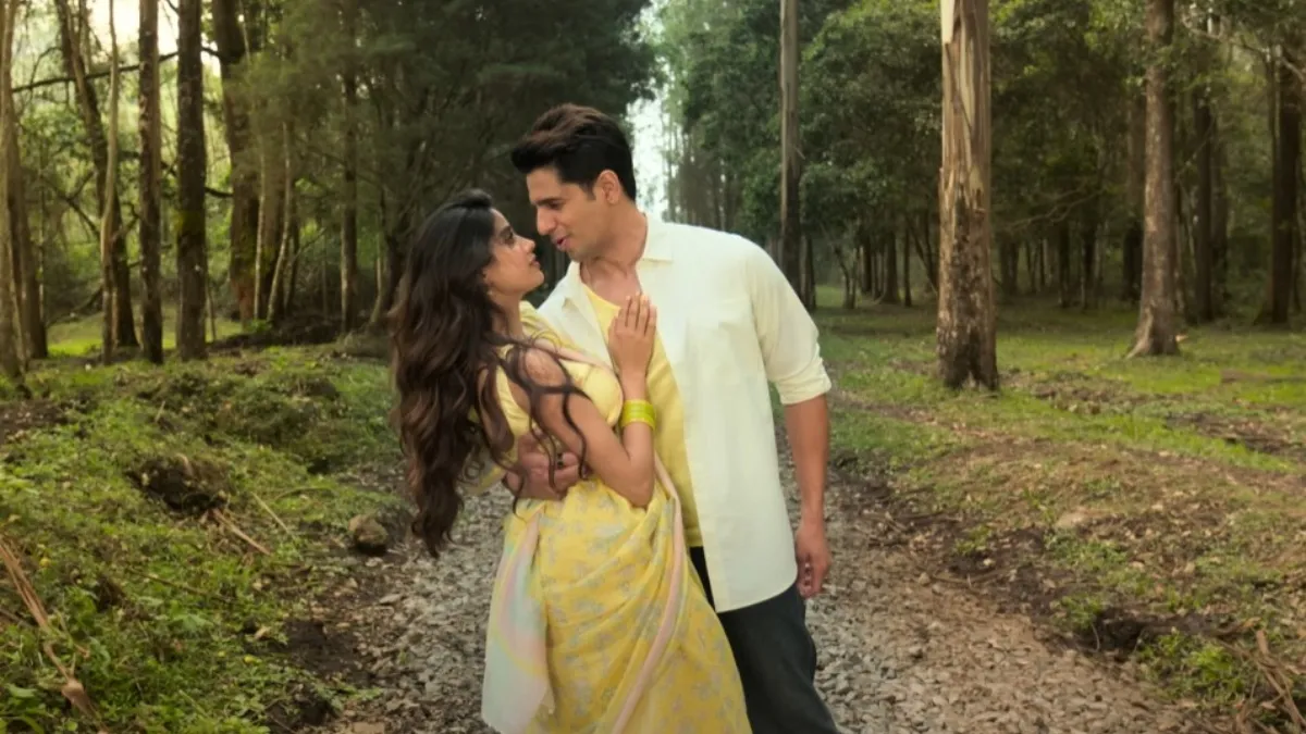 Sidharth and Janhvi starrer film Param Sundari's first look has been released