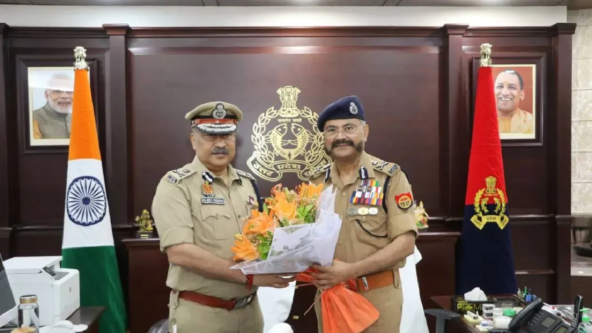 IPS officer Rajeev Krishna (left) takes charge as the Uttar Pradesh DGP from his predecessor Prashant Kumar