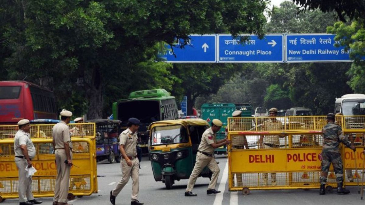 Delhi encounter: Police shoot two mobile snatchers in retaliatory fire ...