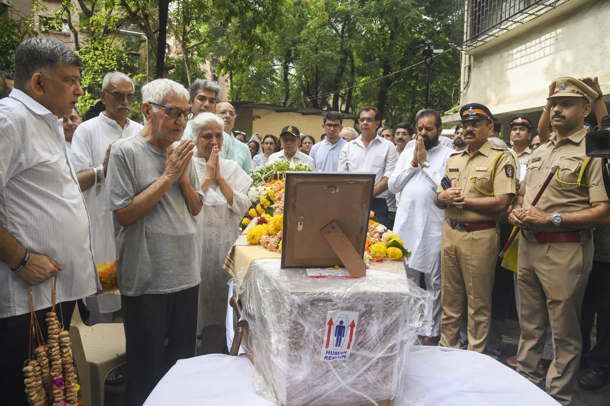 The pilot’s funeral procession left from Powai for the Chakala electric crematorium in the afternoon.