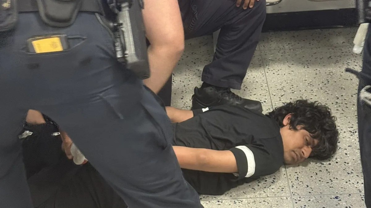 Handcuffed Indian student's deportation from the US