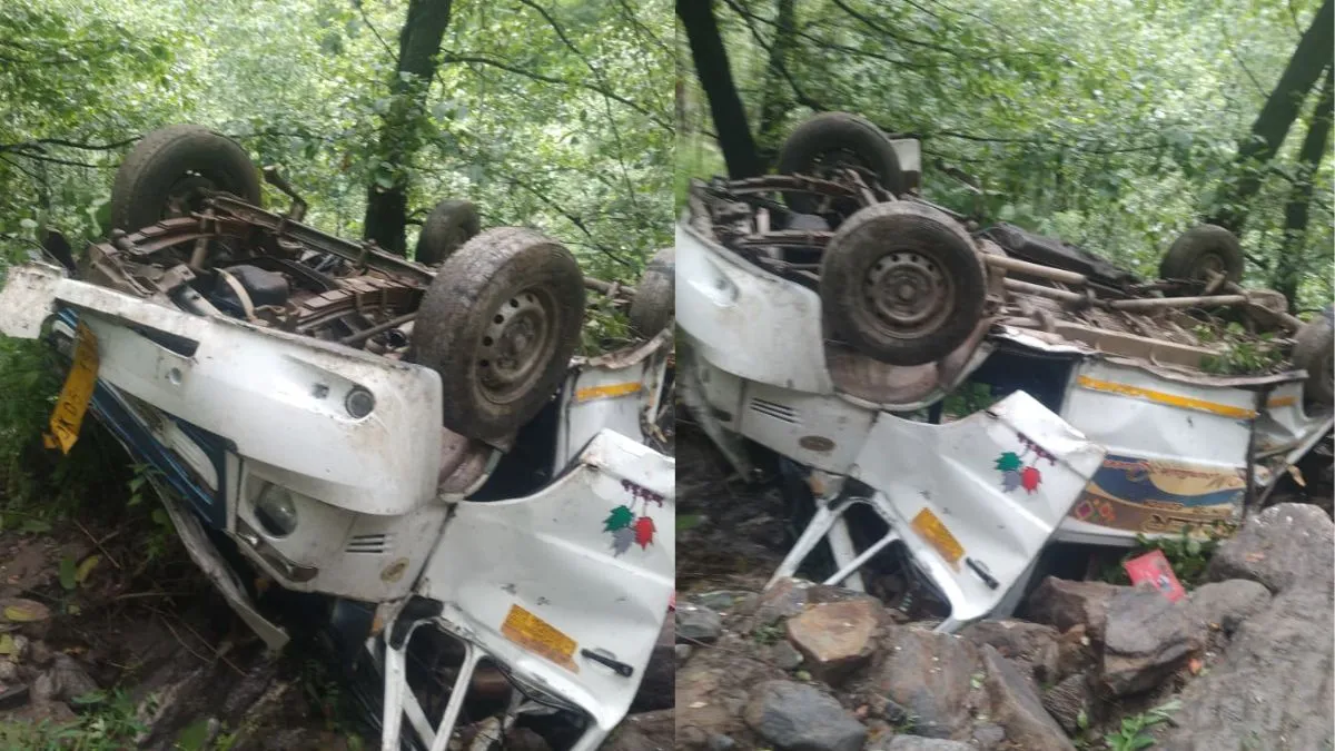 The tempo traveller fell into the gorge. 