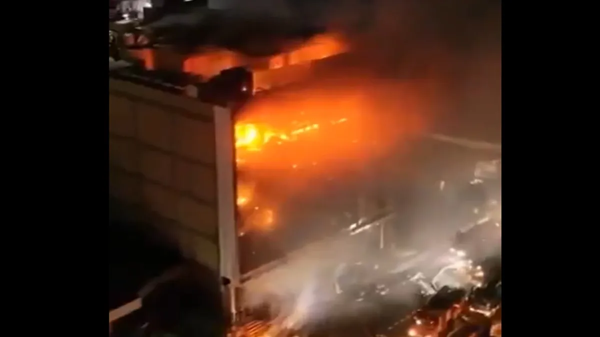 50 killed in shopping mall fire in Iraq.
