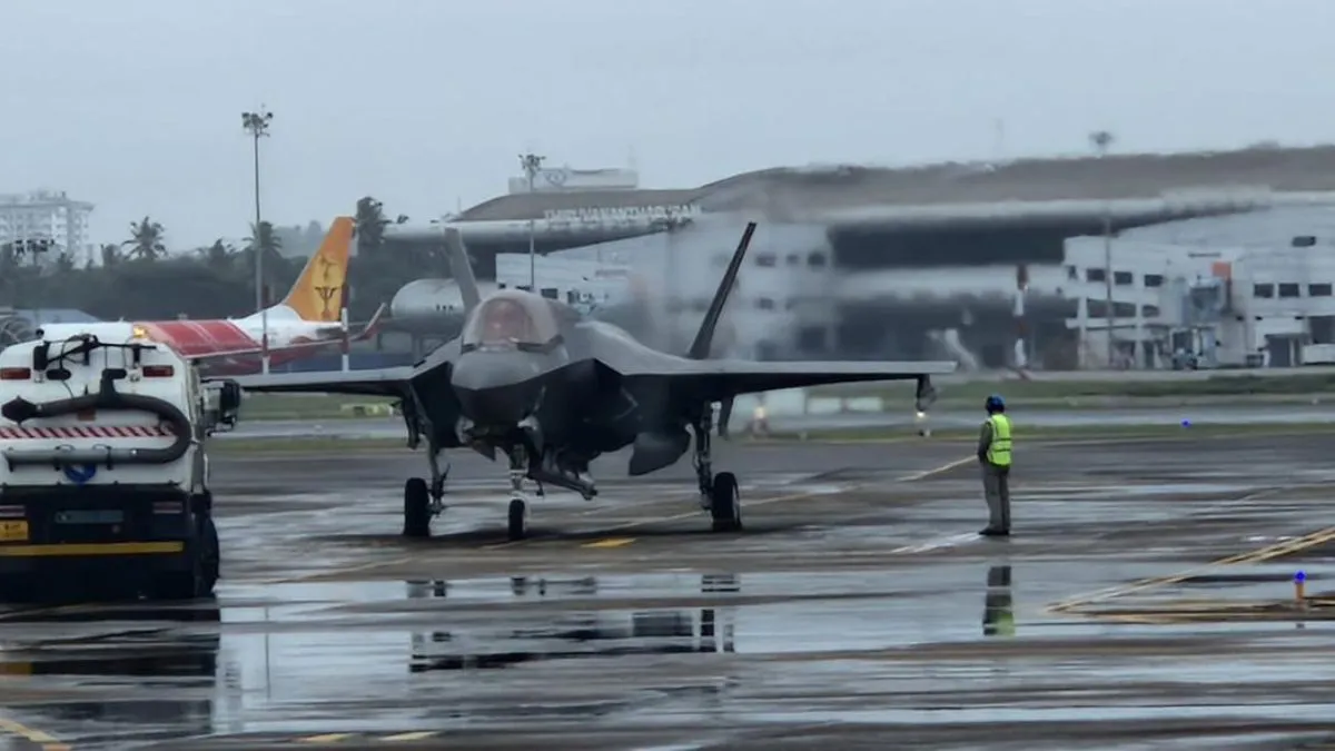 F-35B fighter jet takes off from Kerala Airport after being stranded ...