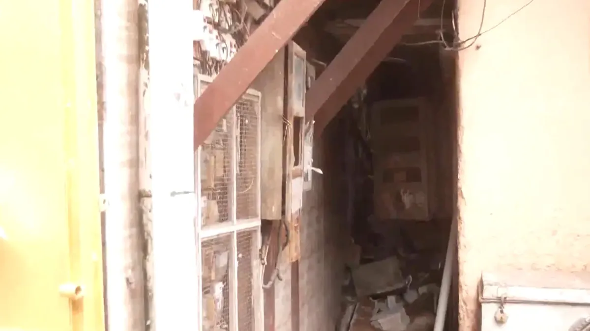 Seven people injured as building collapses due to cylinder blast in Mumbai, rescue ops underway