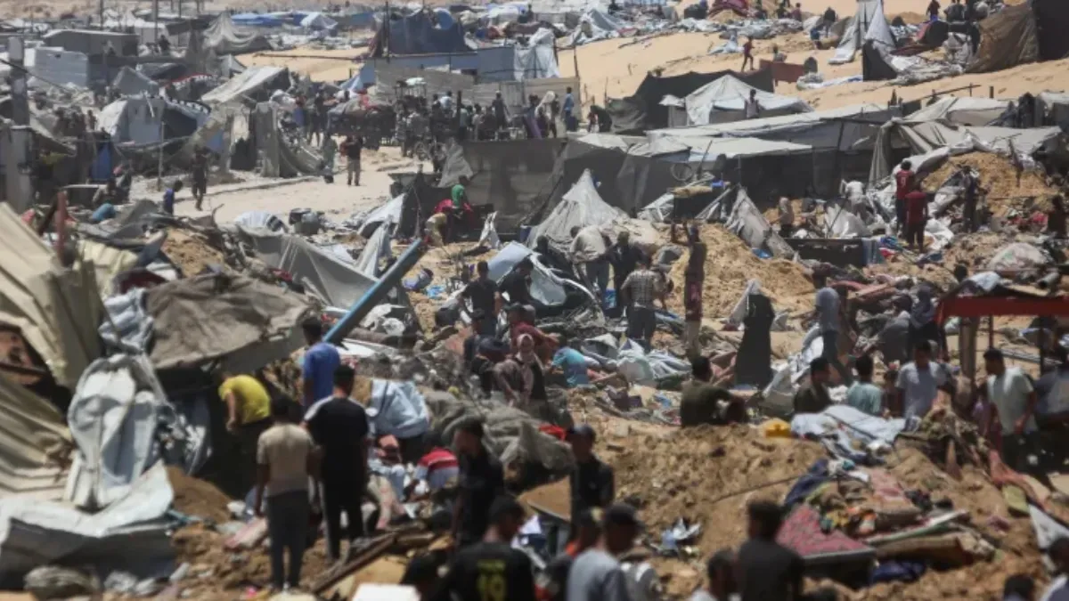 Eldar said Israel intends to order all Palestinians to move south of this line, so that it can brand those who remain on the other side as terrorists and kill them.