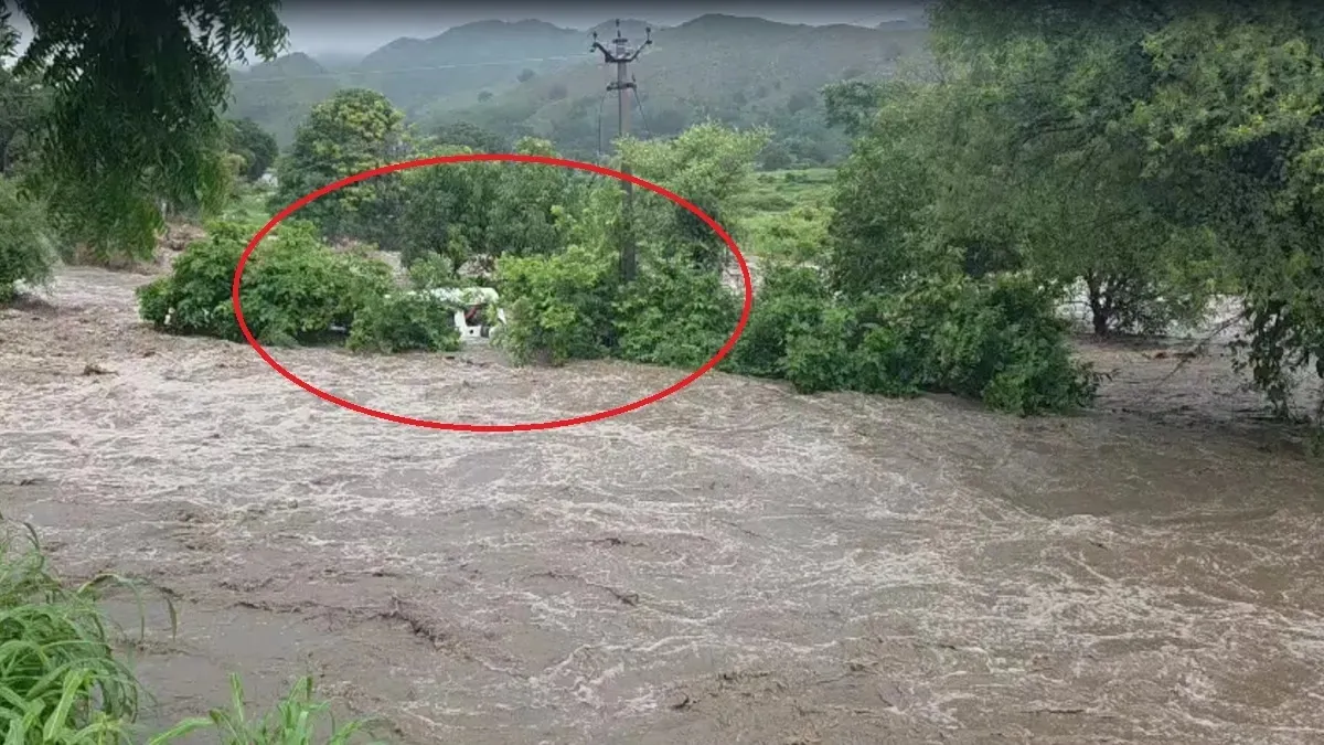 The circled portion shows the school van stuck in the floodwater. 
