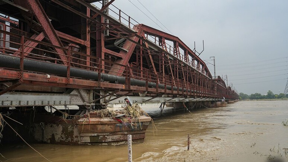 Yamuna water level likely to rise as over 54,000 cusecs released from Haryana's Hathnikund Barrage