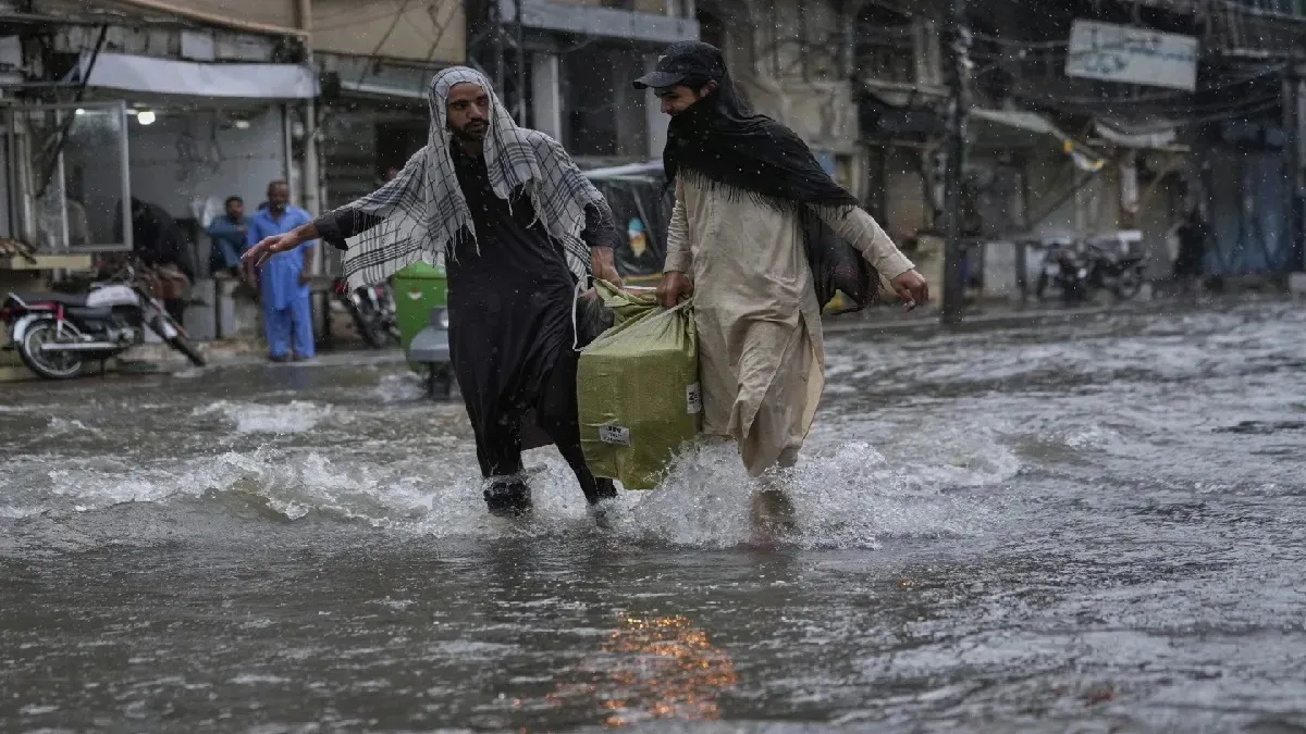 Pakistan: Over 150 dead as monsoon rains trigger flash floods and ...