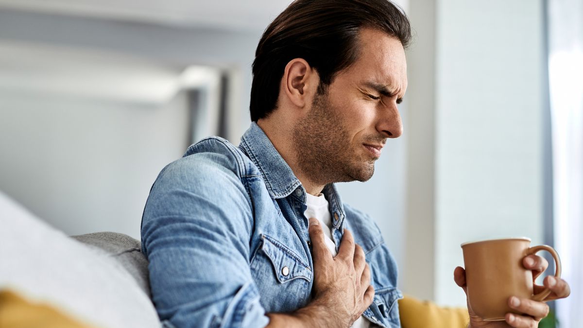 Two simple doctor-approved tricks that stop acid reflux naturally