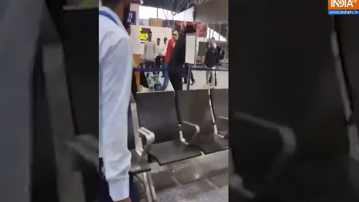 SpiceJet staff assaulted by Army officer over baggage dispute at Srinagar airport | Video