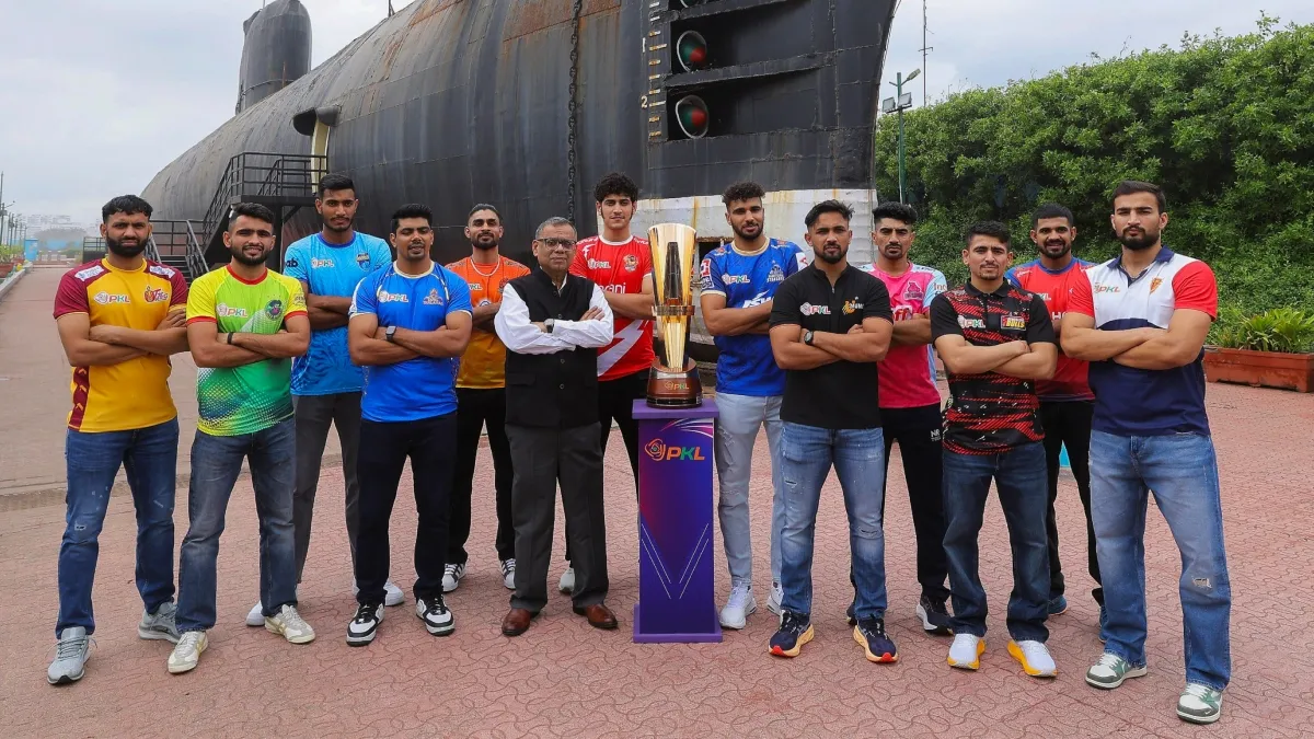 Captains of PKL teams with Business Head of Mashal Anupam Goswami.