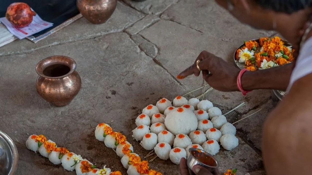 Pind daan and Shraadh rituals are performed during Pitru Paksha to honour ancestors and seek blessings