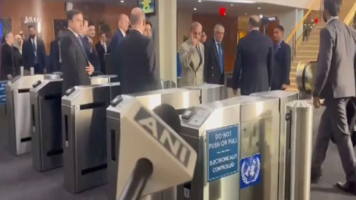 Sharif initially seemed to dodge the question but when the journo repeated the question, he was compelled to respond after facing humiliation on the foreign land.