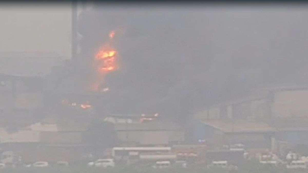 Gujarat: Two Killed, Several Injured in Surat Textile Factory Fire post image