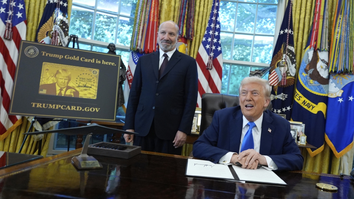 Trump Administration Imposes $100,000 H-1B Visa Fee, Clarifies Application Scope article image