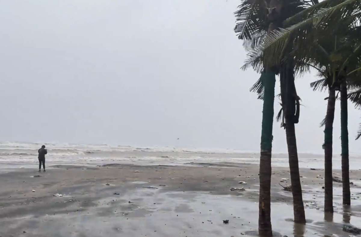 Cyclone Montha: Andhra Pradesh imposes night curfew, bans vehicle movement in 7 coastal districts