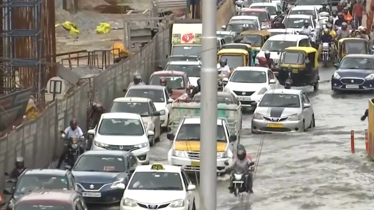 Traffic on a road in Bengaluru/ Representative photo