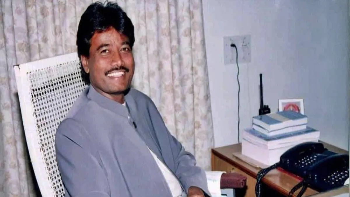 Actor-turned-politician K Shivaram, who cleared IAS in Kannada