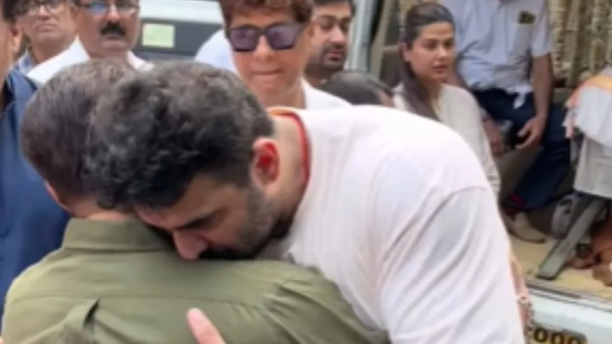 Salman Khan hugs Nikitin Dheer at Pankaj Dheer's funeral