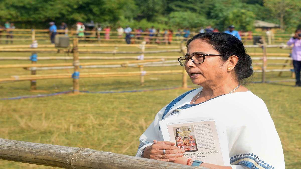 Mamata Banerjee accuses Amit Shah of acting like Prime Minister, warns Modi of ‘Mir Zafar’ betrayal Mamata Banerjee accuses Amit Shah of acting like Prime Minister, warns Modi of ‘Mir Zafar’ betrayal