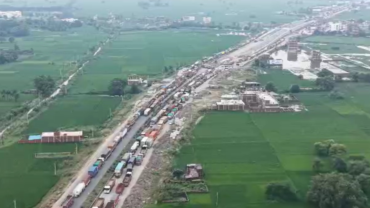 Massive traffic jam on Delhi-Kolkata highway, thousands of vehicles stranded for five days | Watch