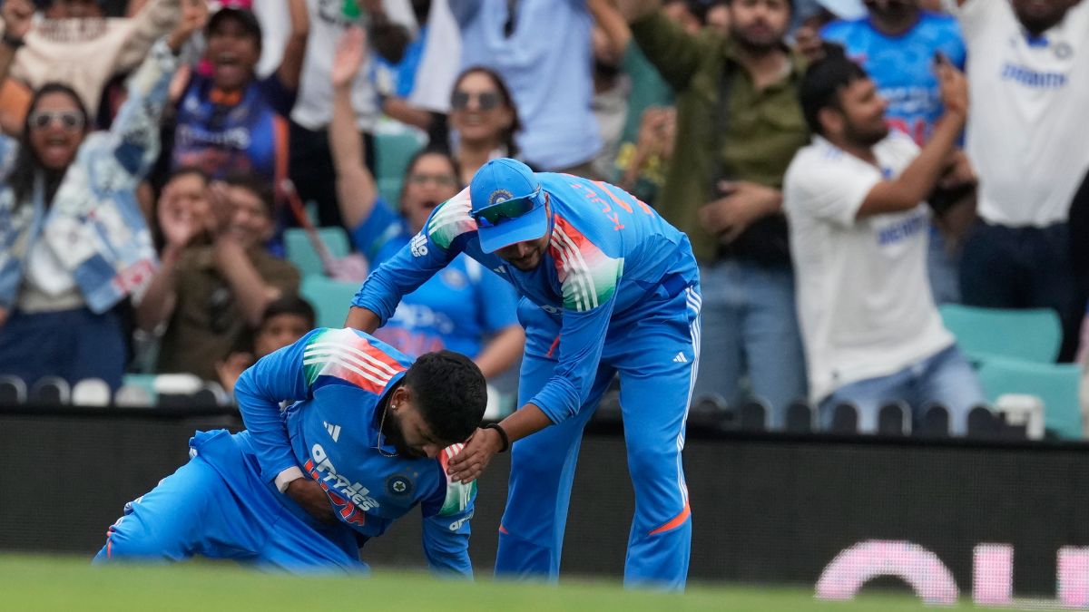 Shreyas Iyer suffers rib cage injury, unsure about participation for South Africa series Shreyas Iyer suffers rib cage injury, unsure about participation for South Africa series