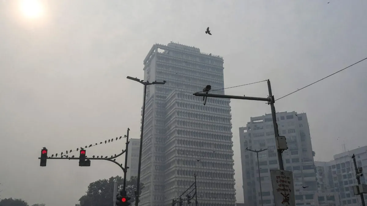 According to the study titled “Building Damage Risk in Sinking Indian Megacities,” 2,264 structures in the capital currently fall into the high-risk category due to ongoing subsidence. Delhi sinking