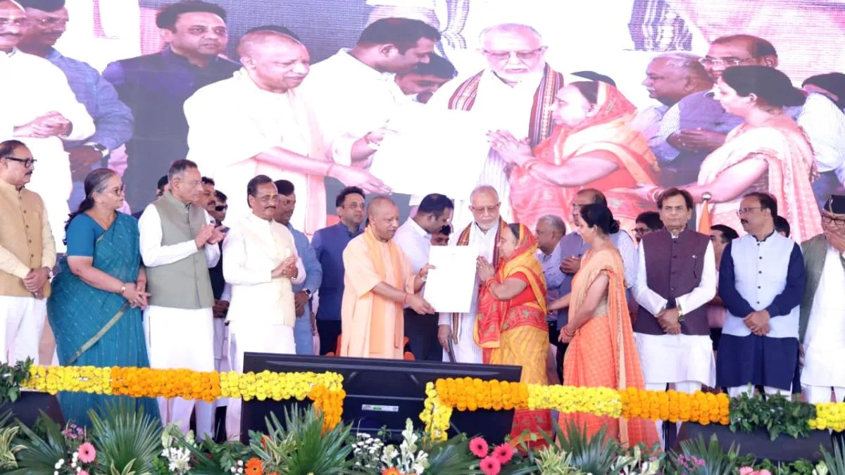 UP: CM Yogi hands over houses to poor families on land freed from ...