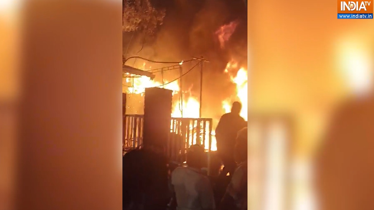 Thane: Massive fire breaks out at banquet hall during wedding ceremony ...