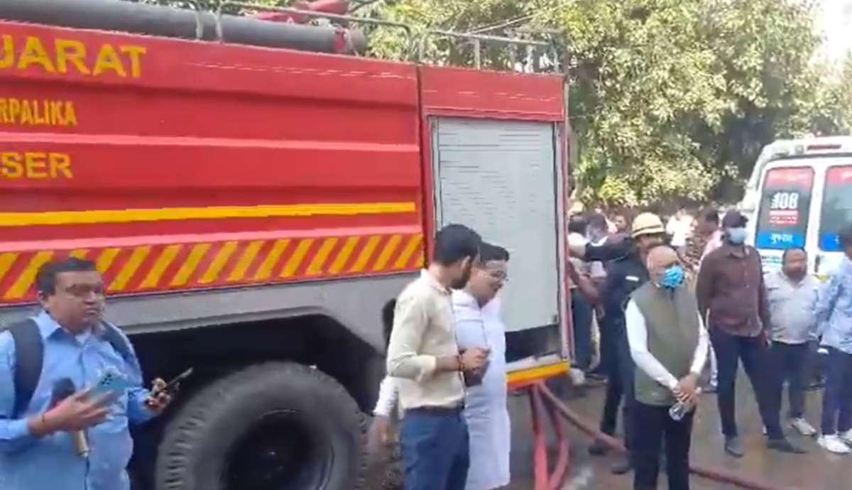 https://resize.indiatvnews.com/en/resize/newbucket/1200_-/2025/12/gujarat-bhavnagar-fire-1764743636.jpg