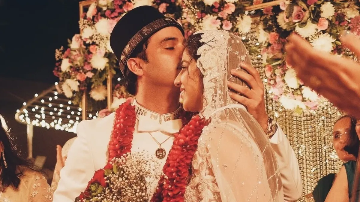 Meherzan Mazda marries his girlfriend, Naomi Felfeli, in a traditional ceremony.
