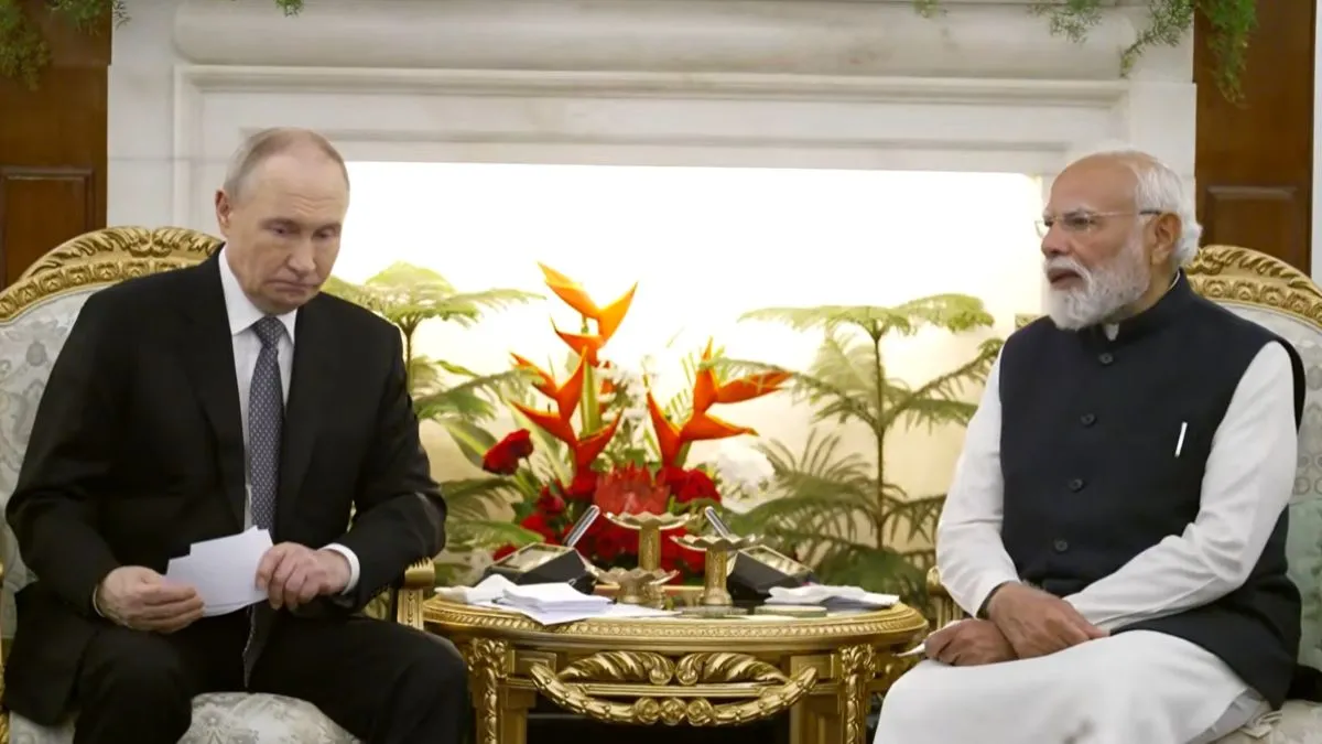 PM Modi and President Putin during their high-level meeting at Hyderabad House.