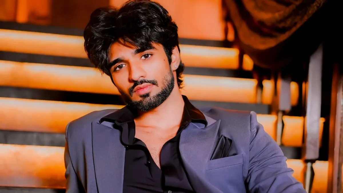 Zeeshan Khan met with an accident in Mumbai.